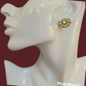 3/$30 Vtg Light Yellow Rhinestone Daisy Flower Bridal Post Earrings